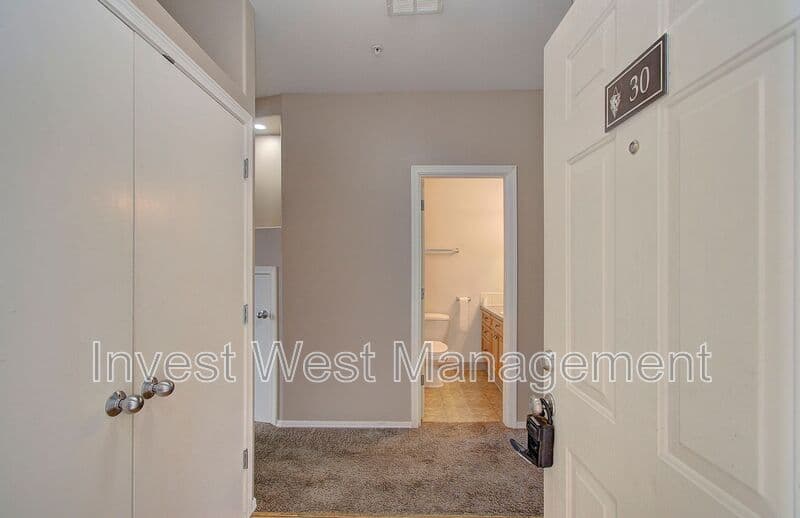 Vancouver House: 5264 NE 121 Avenue