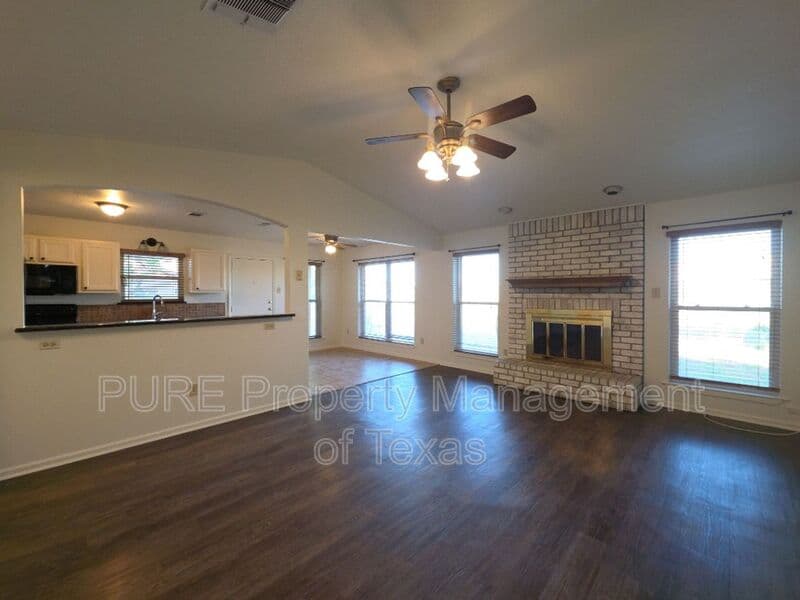 Elgin House: 304 McClendon Dr