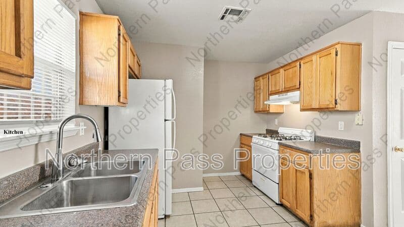 El Paso Condo: 216 S Schutz