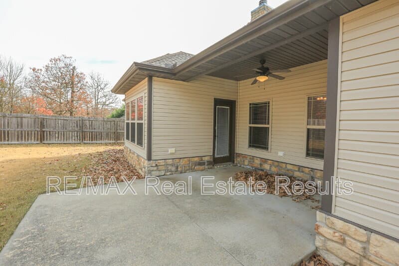 Cave Springs House: 1000 Peak St