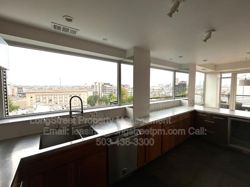Portland Condo: 300 NW 8th Ave