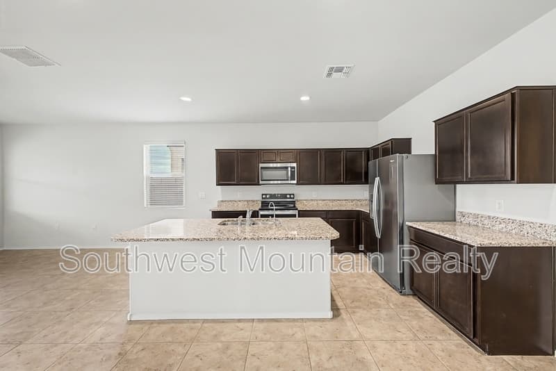 Florence House: 11553 E Sunflower Ln