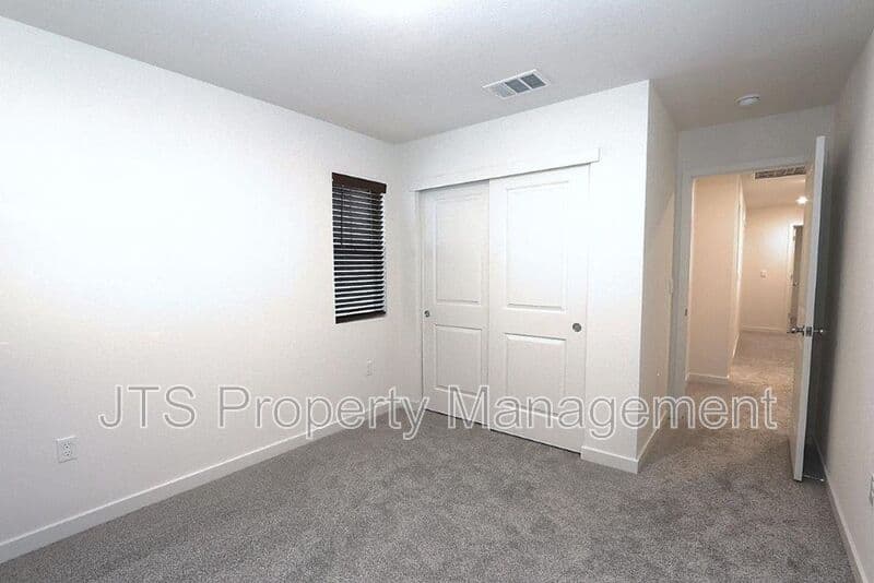 Roseville House: 2049 Shady Tree Circle