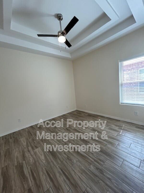 Alton Condo: 1012 W La Pointe