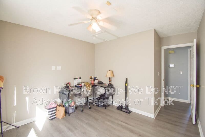 Fayetteville House: 5598 Windy Knoll Pl