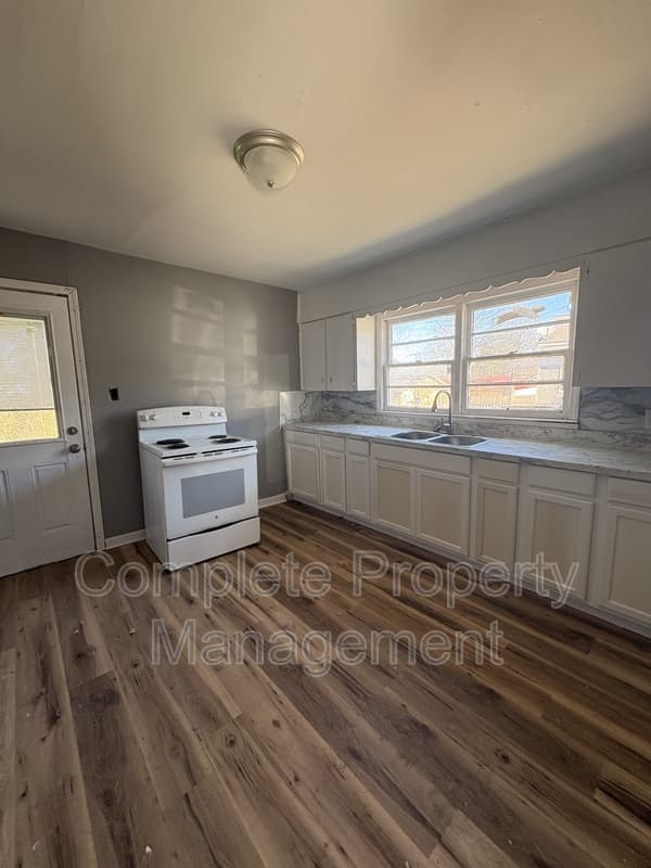 Bessemer House: 810 Fairfax Avenue