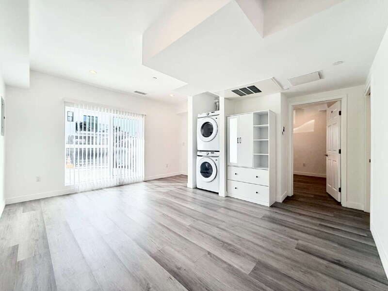 Los Angeles Condo: 1258 Leighton Avenue