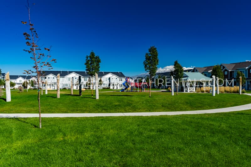 Saratoga Springs Townhome: 1139 E Hatch Row
