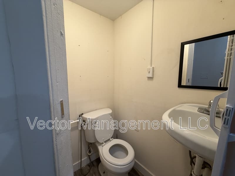 Bridgeport Condo: 543 Arctic Street - 2 right