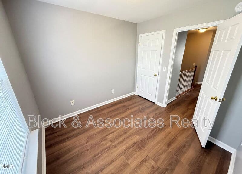 Raleigh House: 3113 Settle In Ln