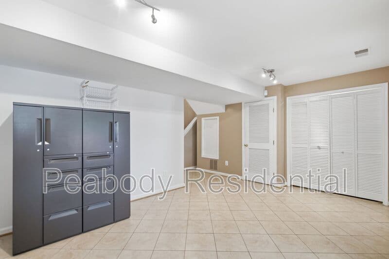 Sterling House: 46670 Cavendish Sq