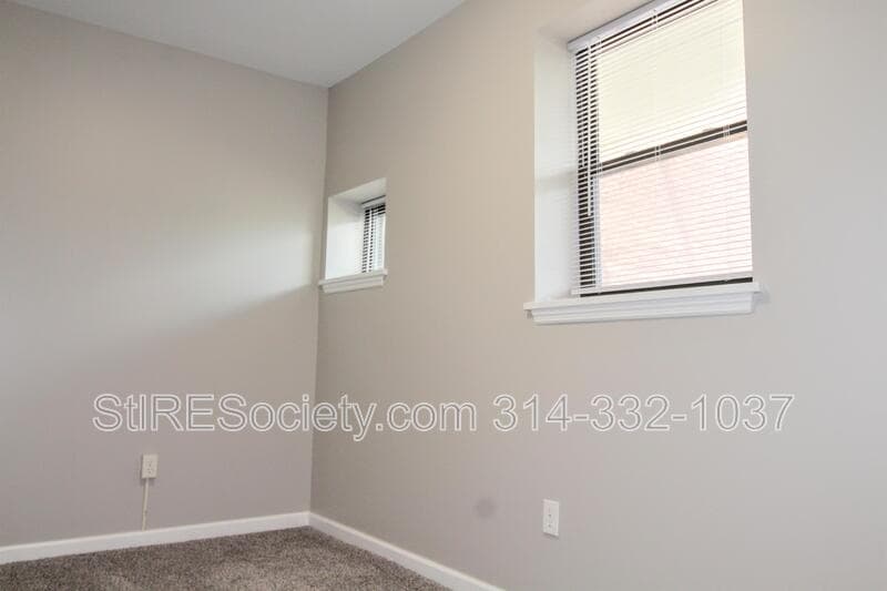 St. Louis Condo: 7615 S. Broadway #2F