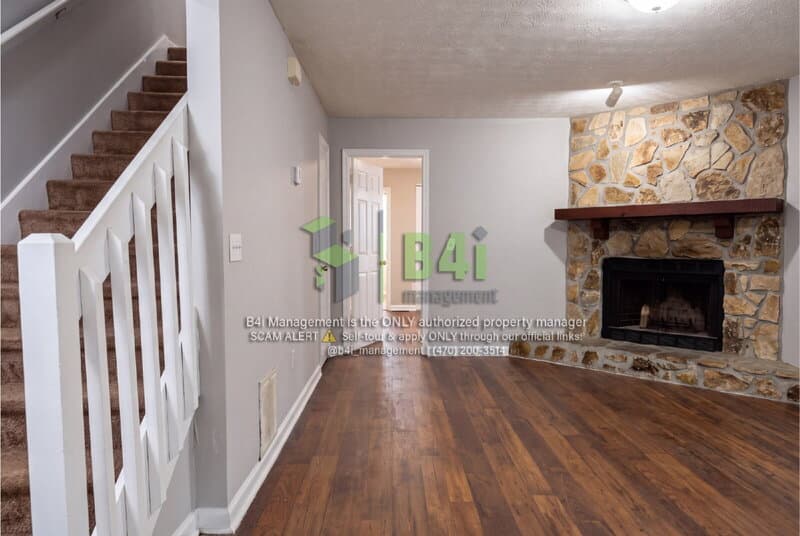 Douglasville House: 6861 S Lakewood Terrace