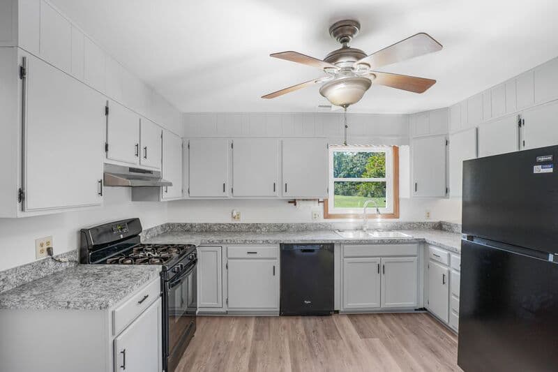 Spotsylvania House: 10003 Courthouse Rd