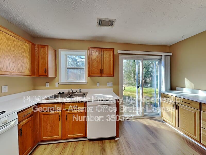 Alpharetta House: 1155 Winthrope Chase Dr