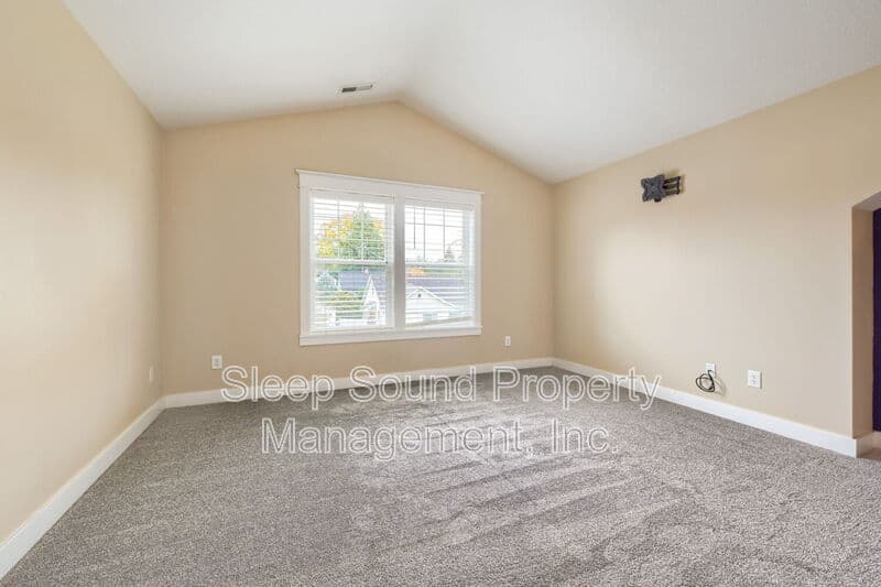 Portland House: 857 N Winchell St