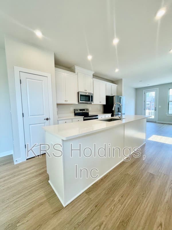 Woodbridge Townhome: 3738 District Dr.