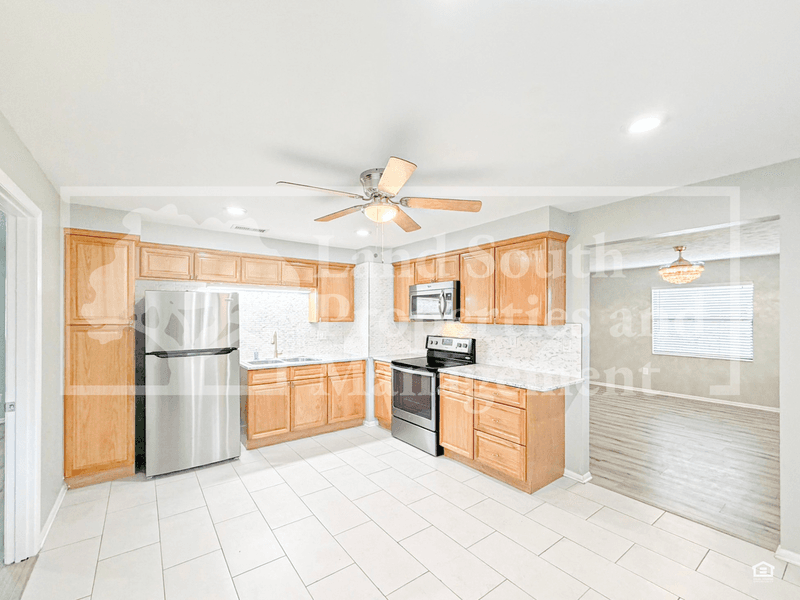 Lakeland House: 3519 Colleen Drive
