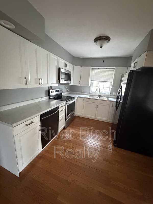 Springfield House: 421 West Lawrence Avenue