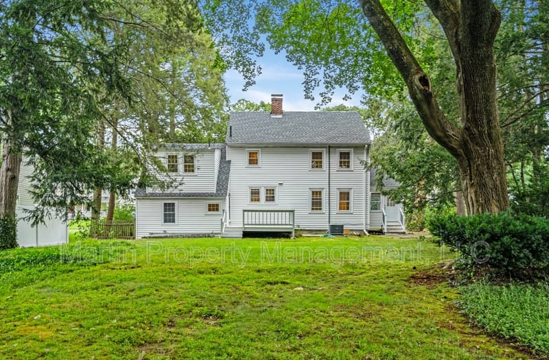 Lexington House: 14 Gleason Road