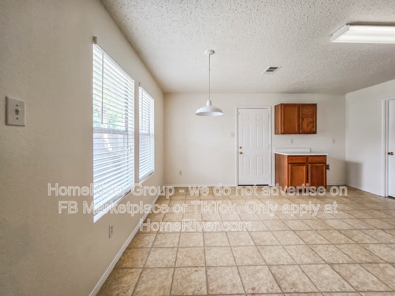 Arlington House: 8011 Mosstree Dr