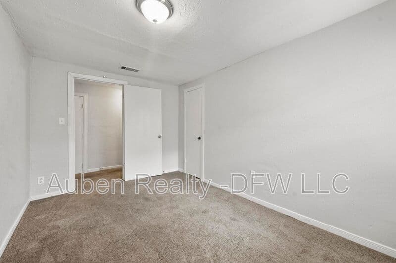 Denton Condo: 521 Ruth Street