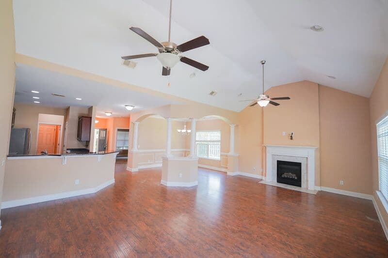 Richmond Hill House: 252 Cottonham Ct