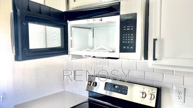 Des Moines Townhome: 7000 Lake Hill Drive