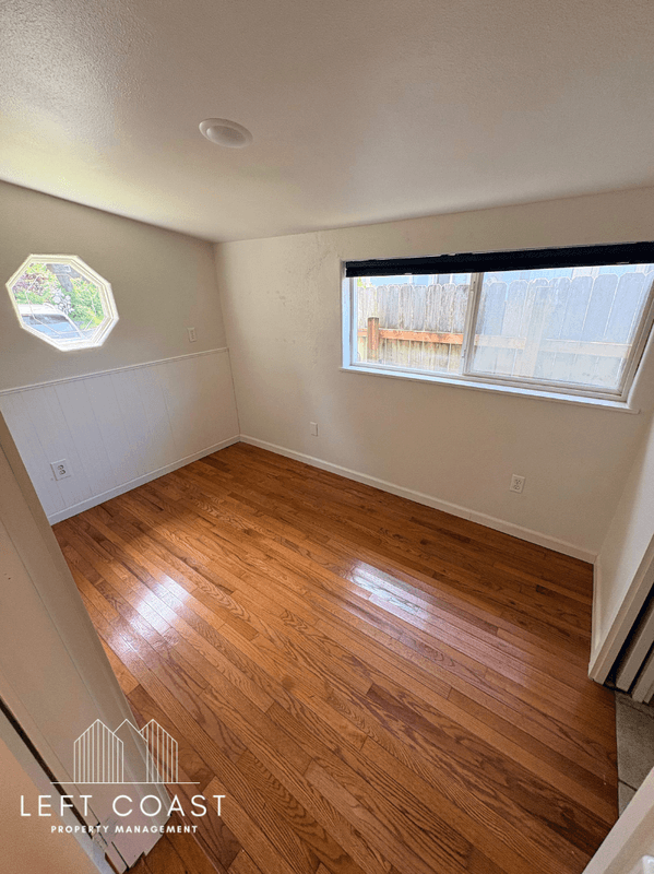Lincoln City House: 6239 Southwest Jetty Avenue