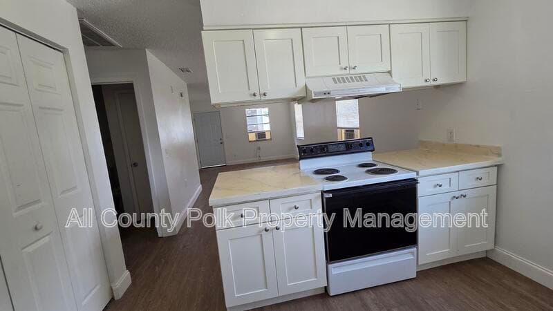 Lakeland Condo: 522 Pinewood Avenue