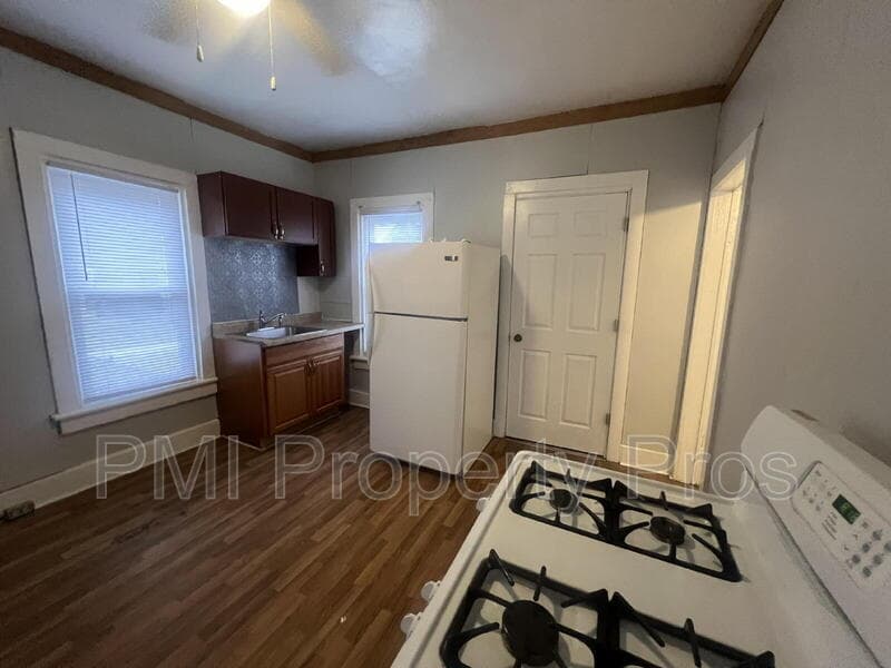 Milwaukee Condo: 2439A N Dr William Finlayson