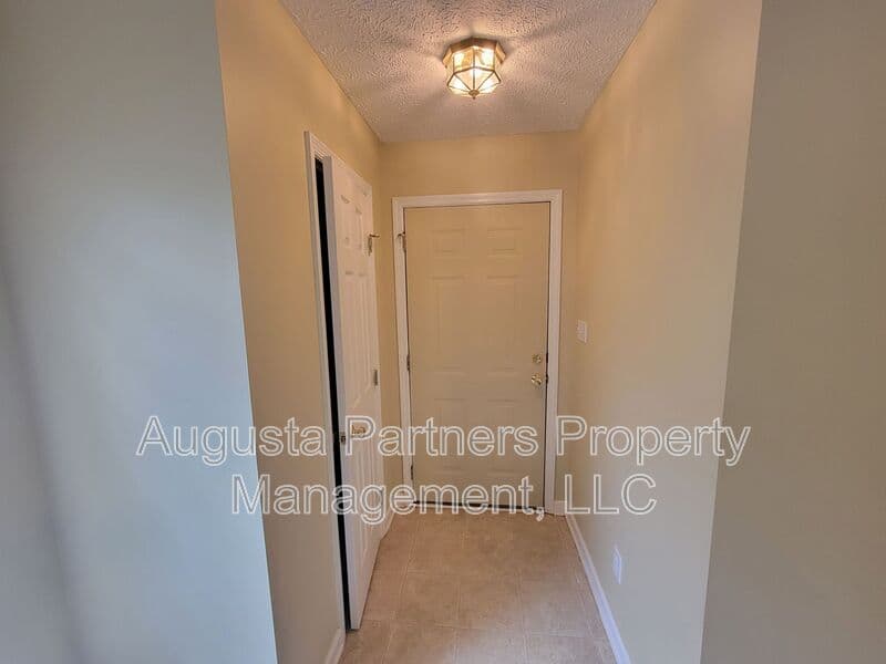 Evans House: 481 Connemara Trl