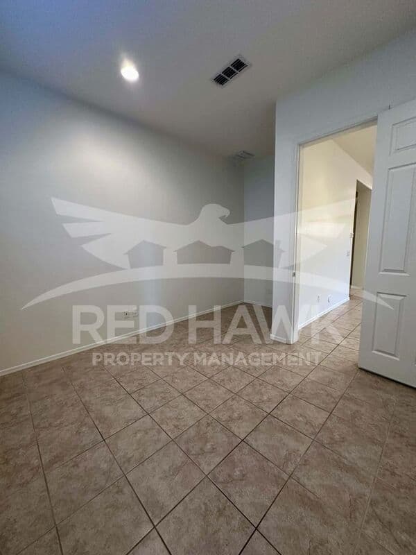 Gilbert House: 991 E Holland Park Dr