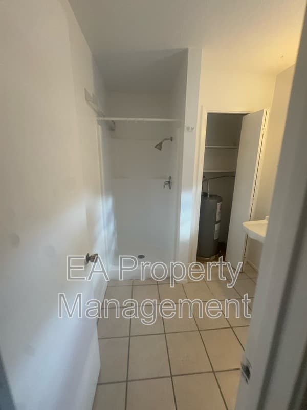 Albuquerque Condo: 117 40th St NW