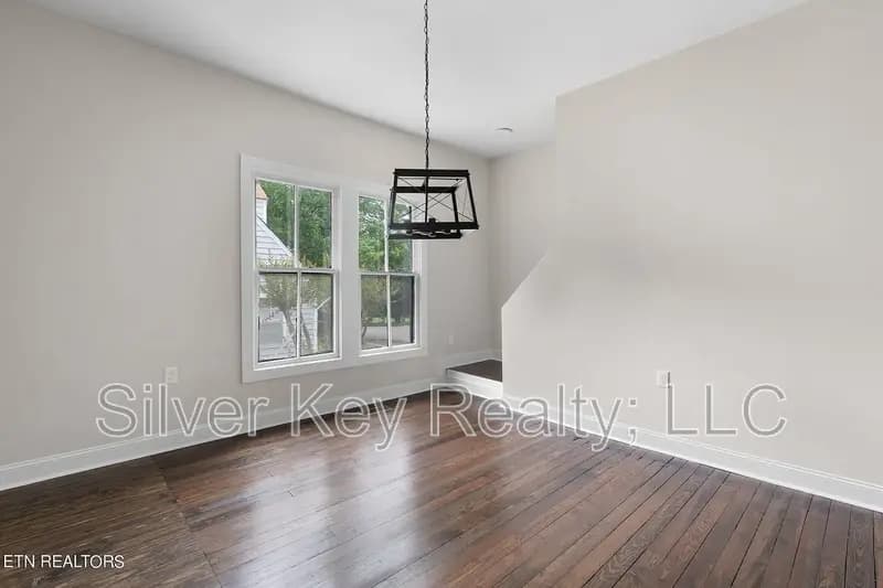 Athens House: 322 Lynn Avenue