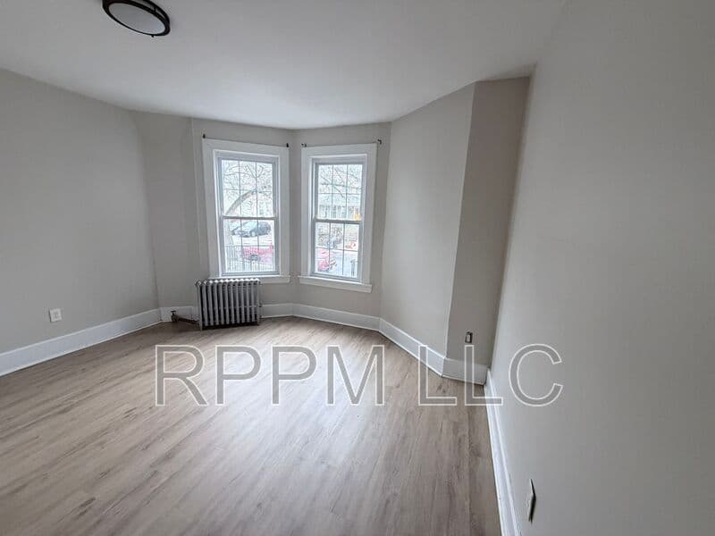 East Orange Condo: 106 N 16th St #1