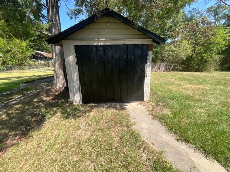 Jackson House: 354 Fredrica Avenue