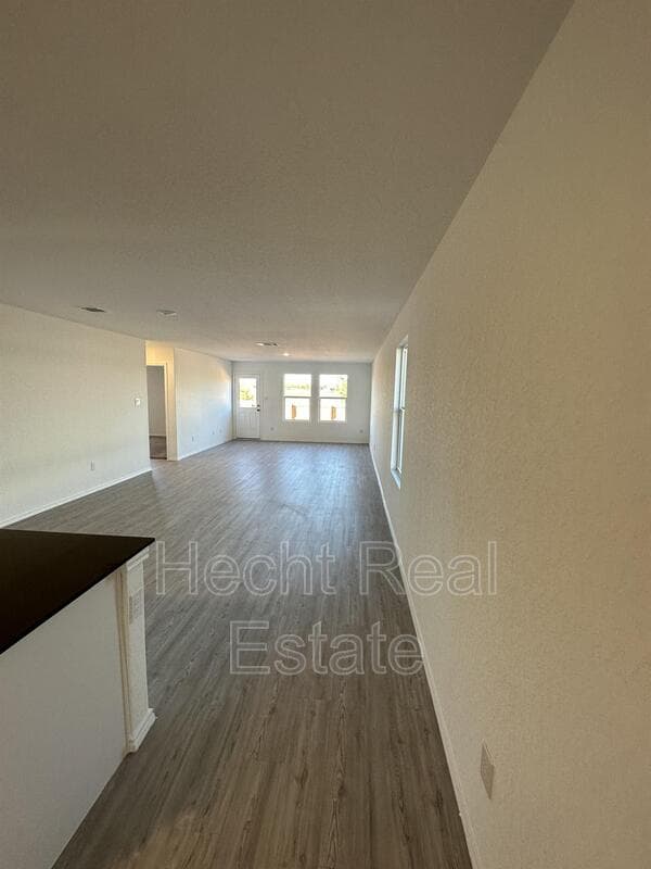 Seguin House: 5850 Coahuila