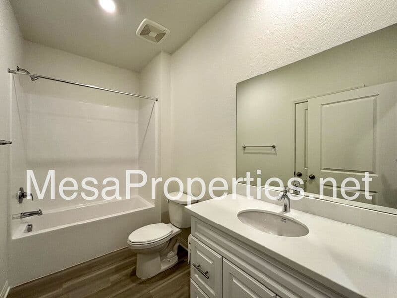 Victorville House: 10638 Sea Venture Way