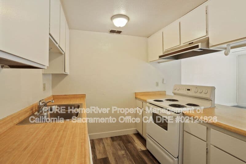 Fair Oaks House: 8128 Deseret Ave