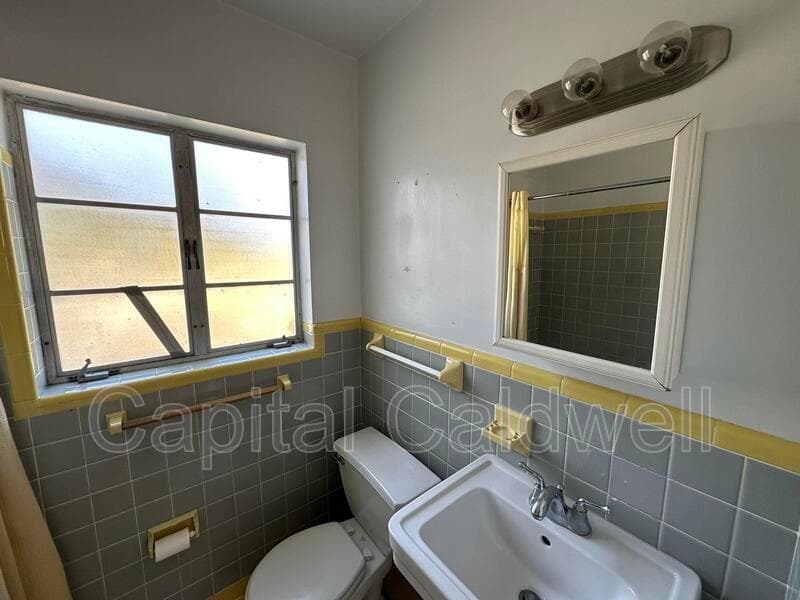 Clearwater House: 18 N Meteor Ave