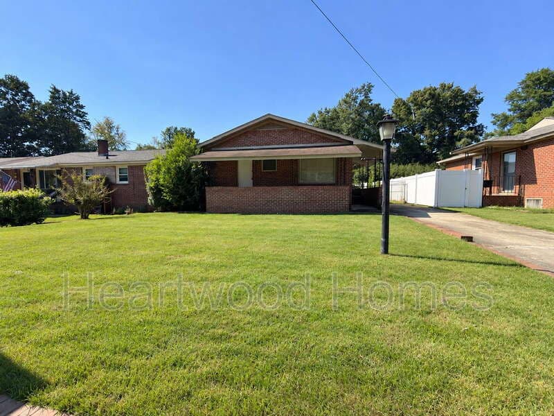 Columbia House: 1213 Deerwood Street