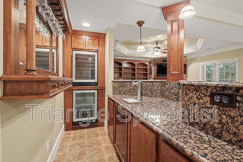 Raleigh House: 6121 Carlyle Drive