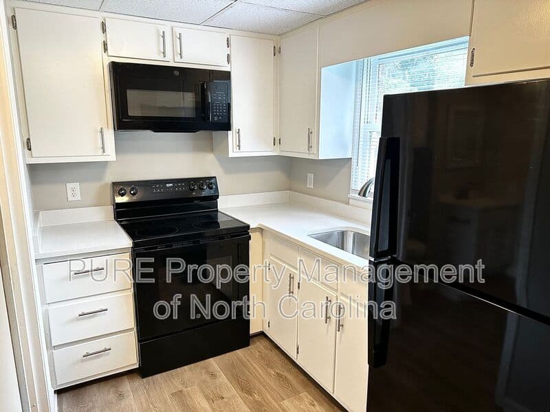 Lexington Townhome: 916 W 5th Ave