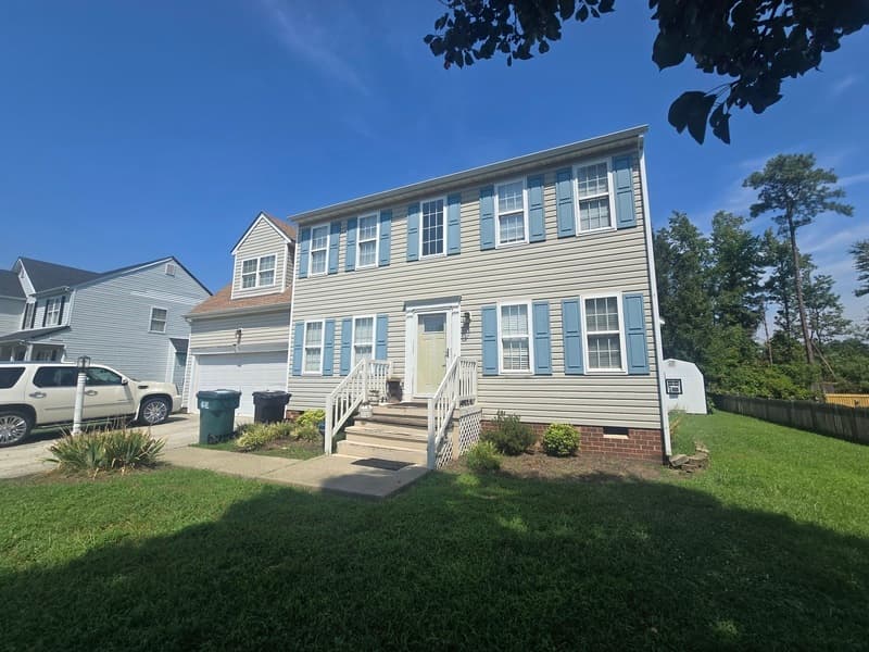 Sandston House: 420 Green Hollow Ln