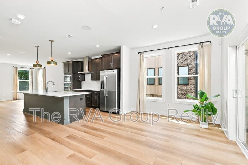 Richmond Condo: 1552 Moore Street