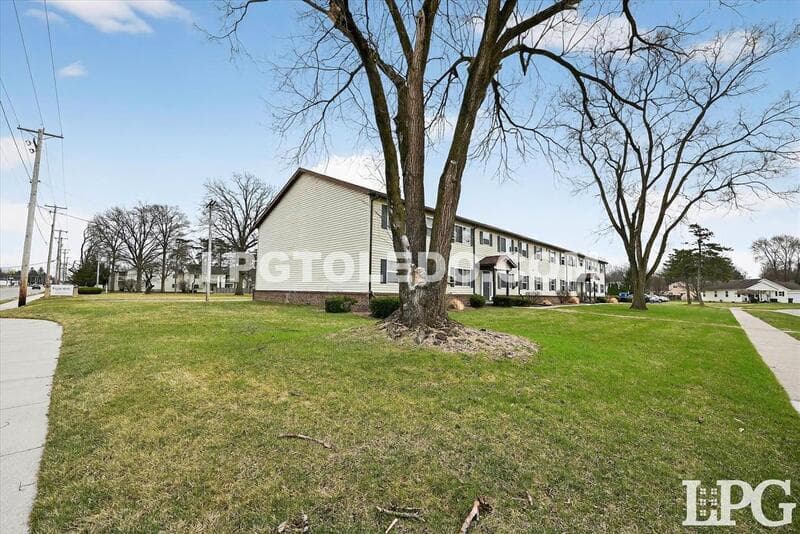 Toledo Condo: 1220 Bedford Woods Dr.-16