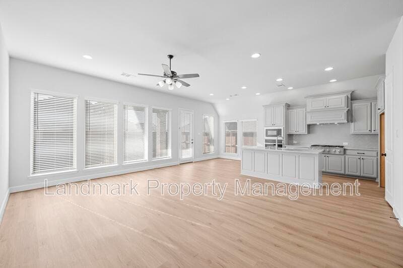 Mansfield House: 1822 Buckeye Lane