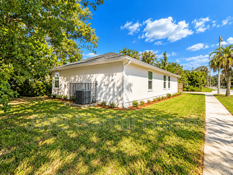 Jacksonville House: 6704 Elwood Ave
