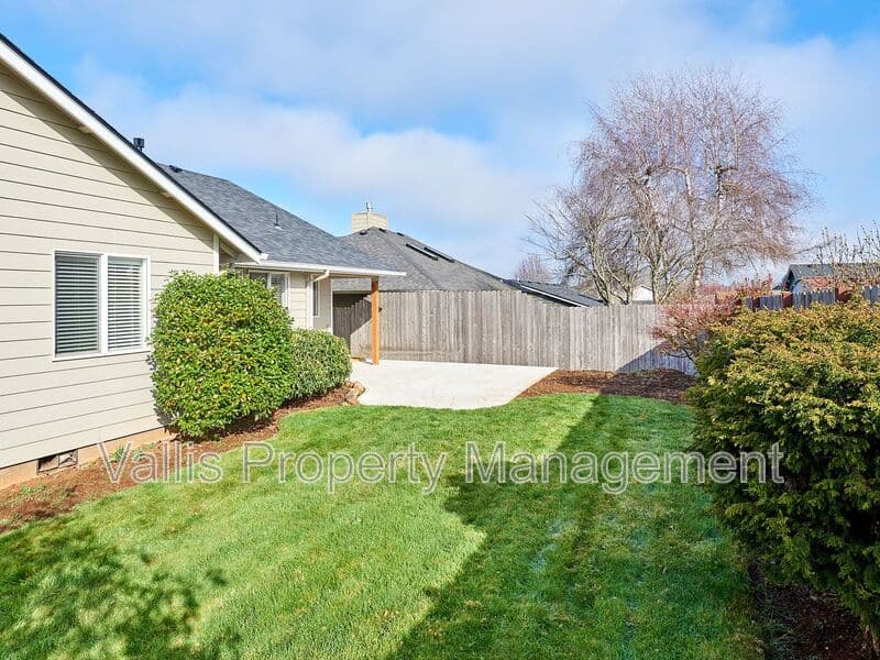 Salem House: 5877 Cobalt Loop Southeast